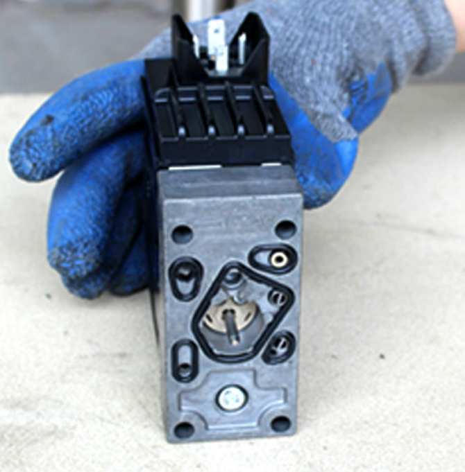 �P(gu��n)�ڔ�䁙C(j��)ݔ���Ϲ��ϵĆ�(w��n)�}��Q