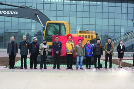 �Є�(d��ng)��У�ў�ĸУ����f(w��n)Ԫ�ھ�C(j��)