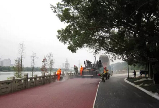 �ό���·�F(xi��n)�����պ��R ���͸ˮ��ɫ�r��