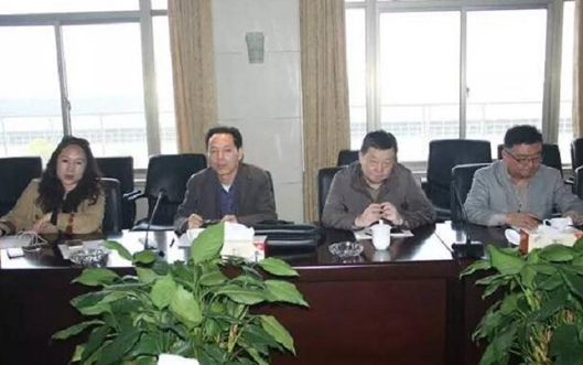 �A�����Rӭ������ʡ��܇���I(y��)****У�L(zh��ng)���(gu��)��һ���M(j��n)��У�����