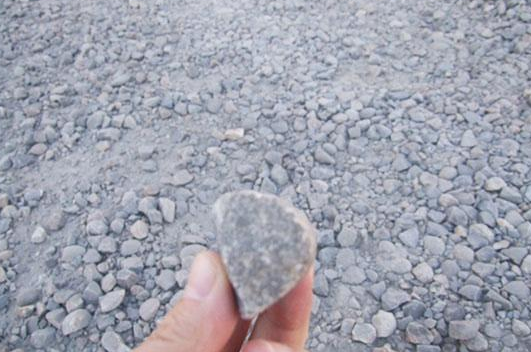 �Z��ʯ�؄e��Ӳ�����������ͬ��Ƭһ���h�������Y�W(w��ng)ĥ�p�ஔ����