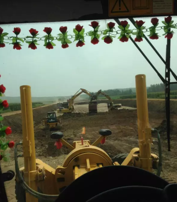 ���˄e�˼ҵ��칤ƽ�ؙC(j��)�����кθ���