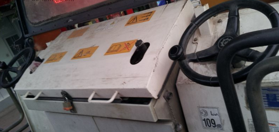 �����_(t��i)